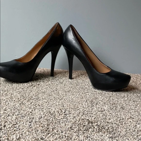 548 Black heels‎ - Picture 2 of 4